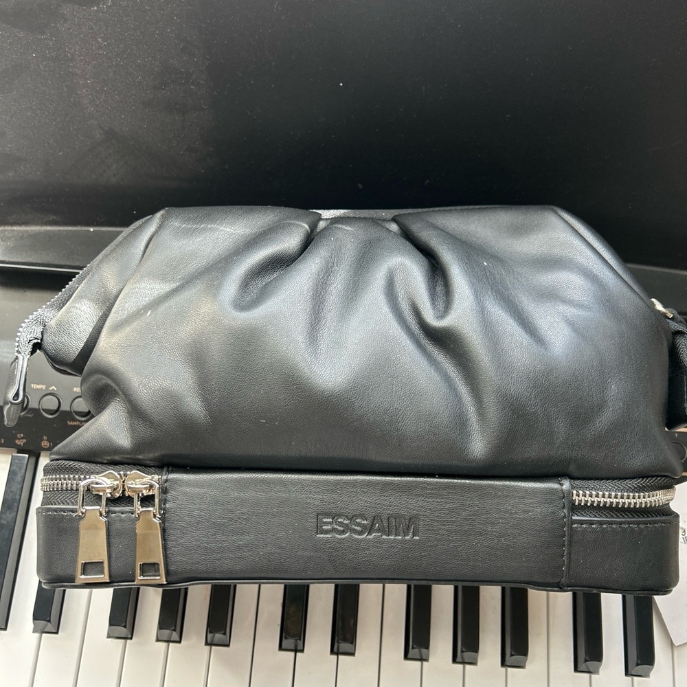 Black Toiletry Bag with Modern Design and Spacious Interior unisex